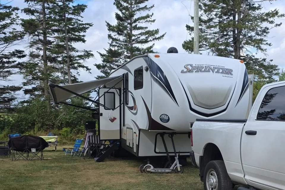 HomeBase Keystone 324bhs Fifth Wheel