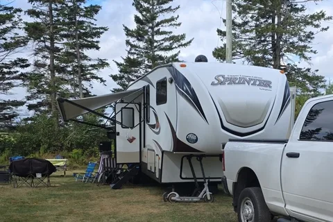 HomeBase Keystone 324bhs Fifth Wheel