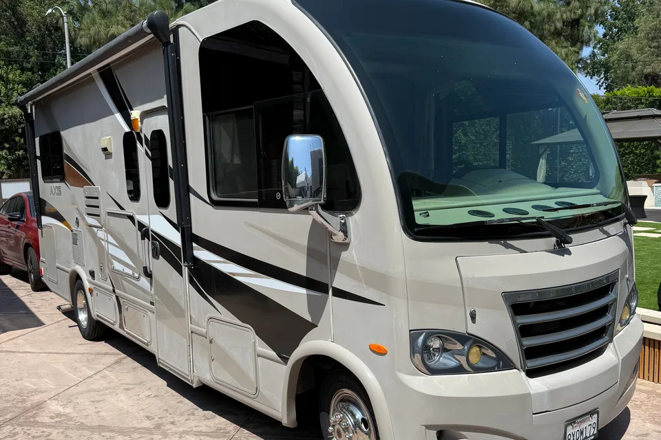 blessing RV !!! Thor Motor Coach 2015 Class A