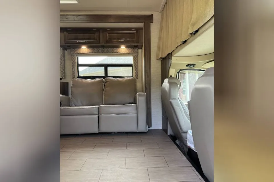[45] Stress Free RVs - 2019 - Class C - Greyhawk - Easy driving