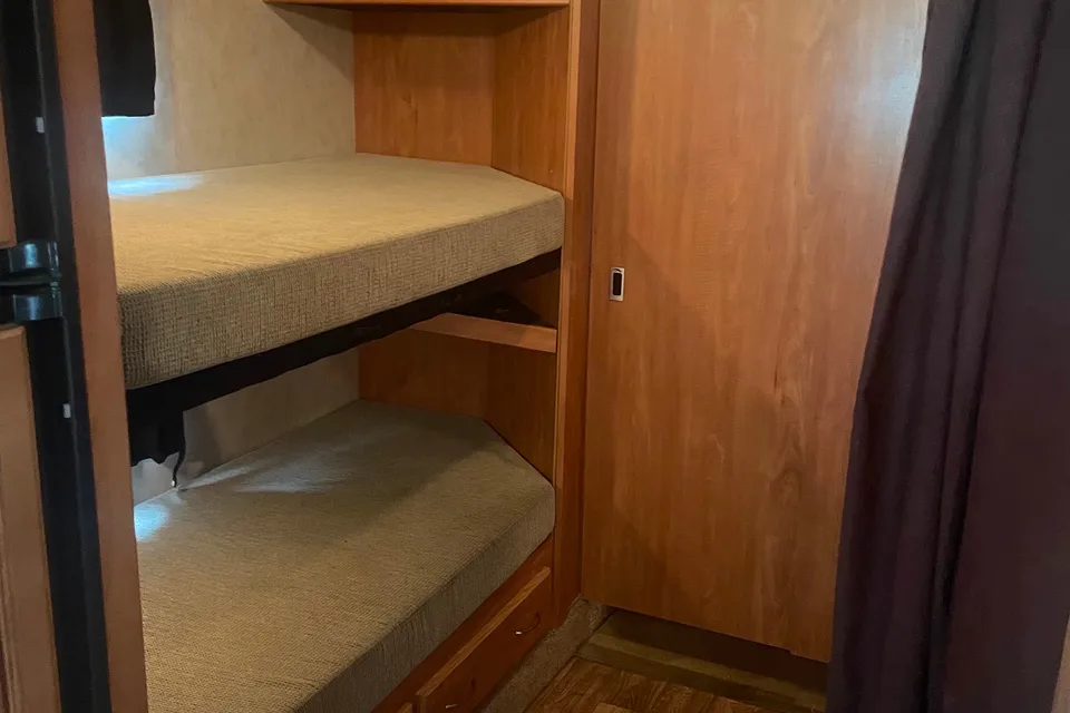  2011 Fleetwood Storm Class A 32ft