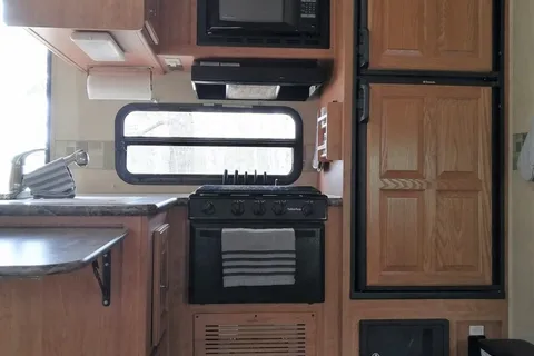 MARITIME CAMPER RENTALS:  2 Baths + Bunkroom (5th-Wheel)