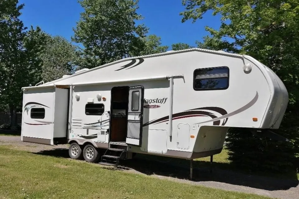 MARITIME CAMPER RENTALS:  2 Baths + Bunkroom (5th-Wheel)