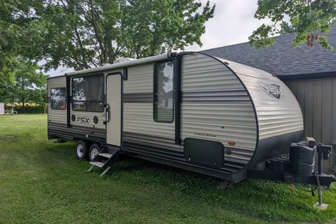 Forest River Wildwood fsx 260rt Toy Hauler