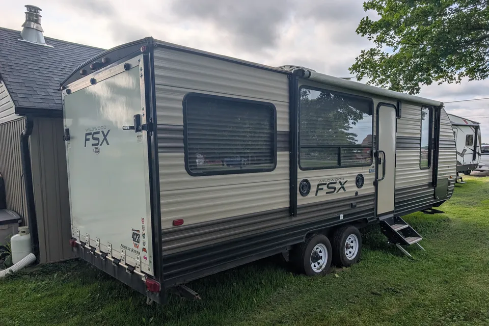 Forest River Wildwood fsx 260rt Toy Hauler