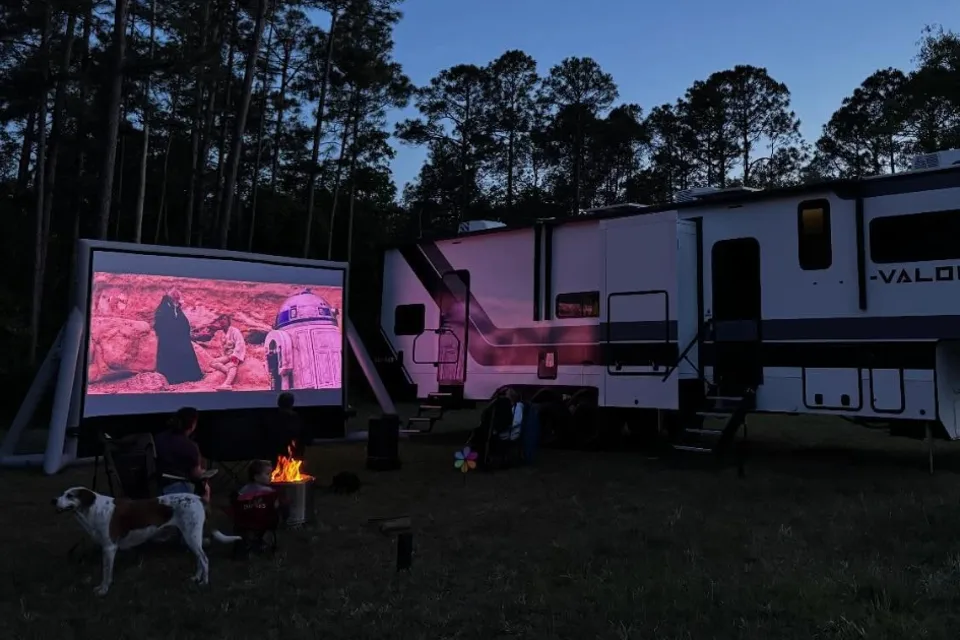 C22 Luxury Thor  Quantum 5 Sleeper with slide out