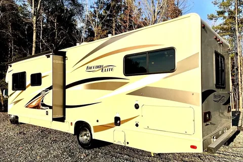 Freedom Elite Class C Bunk Floorplan Sleeps 6-8