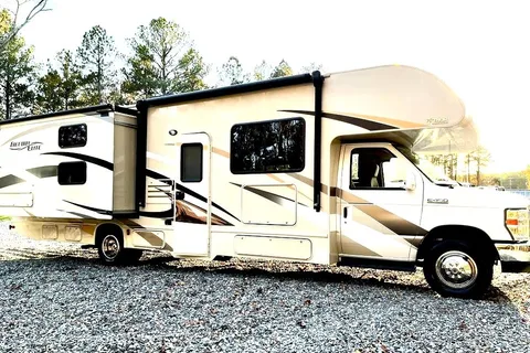Freedom Elite Class C Bunk Floorplan Sleeps 6-8