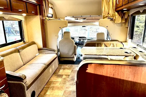 Freedom Elite Class C Bunk Floorplan Sleeps 6-8