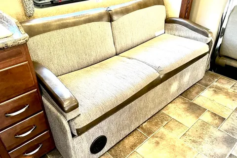 Freedom Elite Class C Bunk Floorplan Sleeps 6-8