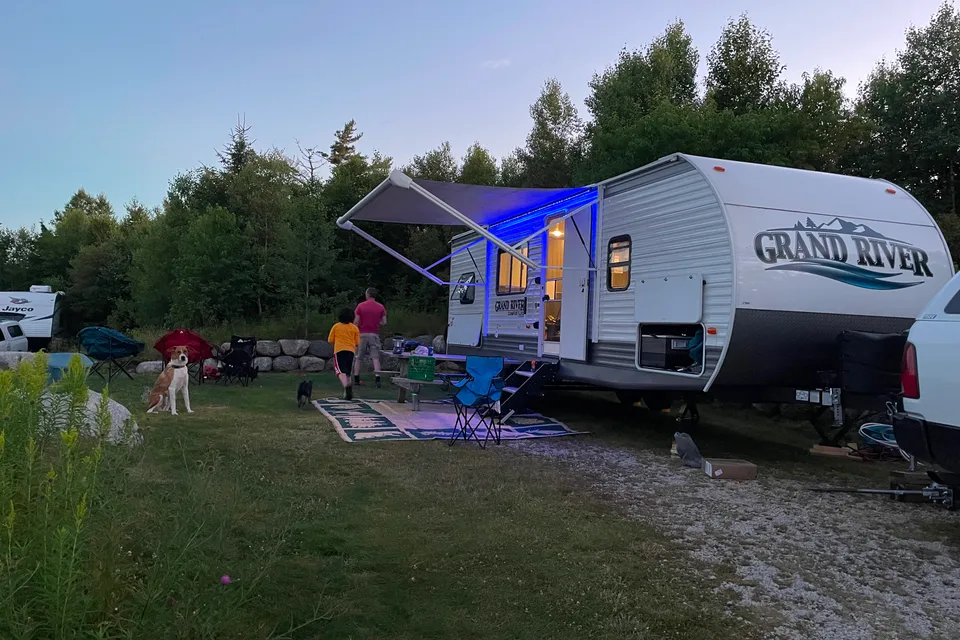 Ready for Adventure! Sleeps 6+, family & pet friendly! 