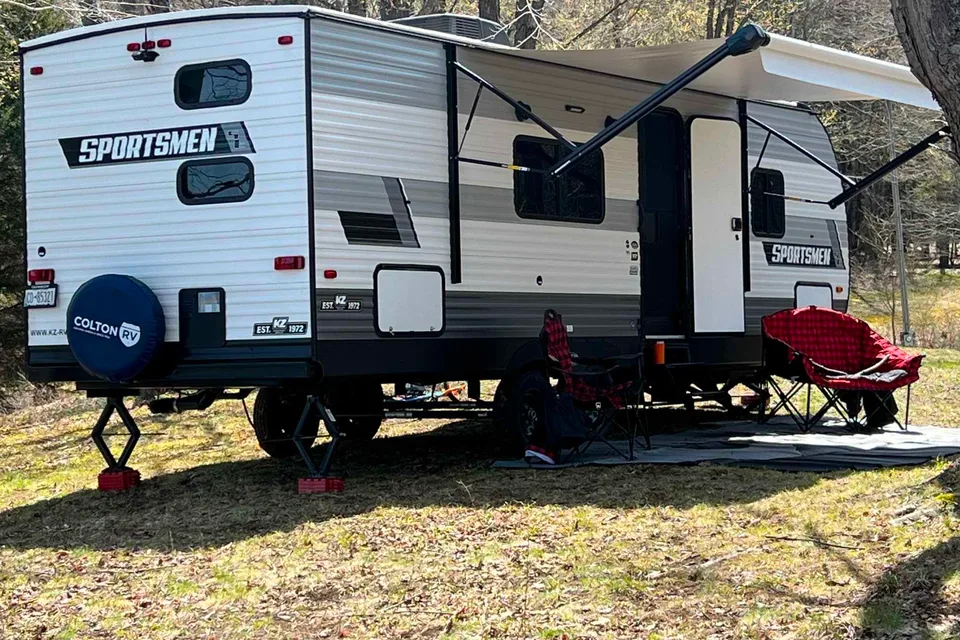 Apartment On Wheels KZ Sportsmen 26BHSE Travel Trailer