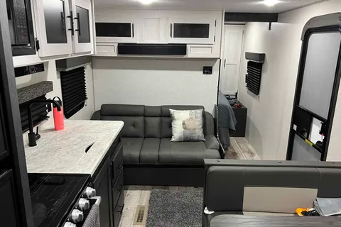 Apartment On Wheels KZ Sportsmen 26BHSE Travel Trailer