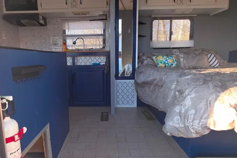 E&J Fleetwood 2004 Travel Trailer