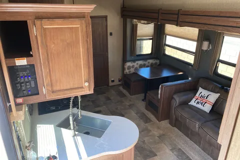 Keystone Sprinter Bunkhouse Gooseneck 5th Wheel