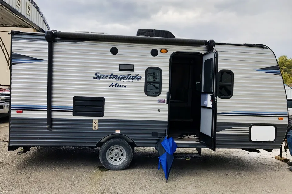 Randy's Keystone 17 Summerland Travel Trailer