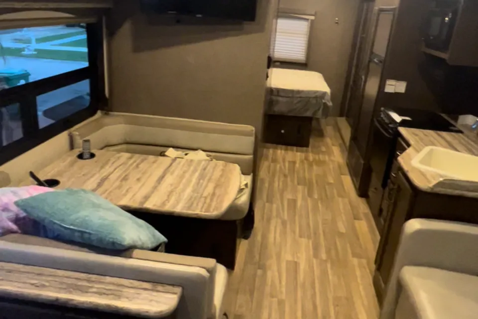 Elena's Thor Motor Coach Ace Class A