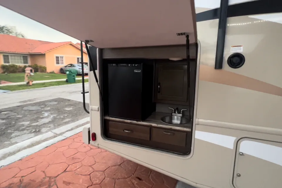 Elena's Thor Motor Coach Ace Class A