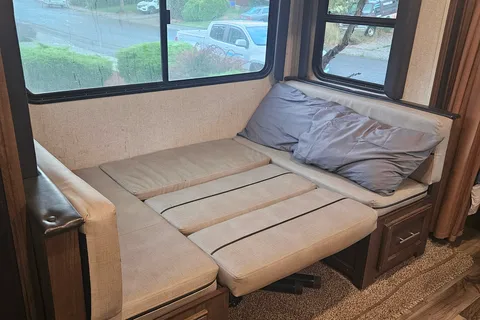 24 ft Keystone Cougar Travel Trailer