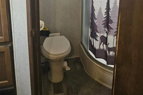 24 ft Keystone Cougar Travel Trailer