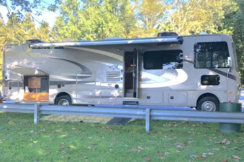 2015 Thor Motor Coach Hurricane Class A - Our Family Roadtrip & Party Bus!