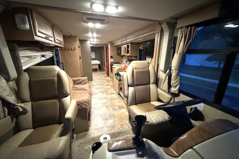 2015 Thor Motor Coach Hurricane Class A - Our Family Roadtrip & Party Bus!