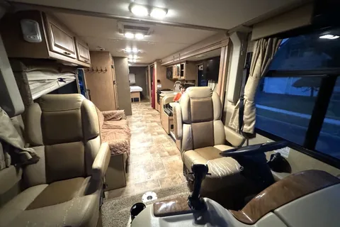 2015 Thor Motor Coach Hurricane Class A - Our Family Roadtrip & Party Bus!