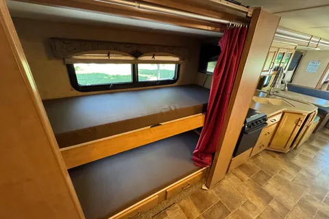 2015 Thor Motor Coach Hurricane Class A - Our Family Roadtrip & Party Bus!