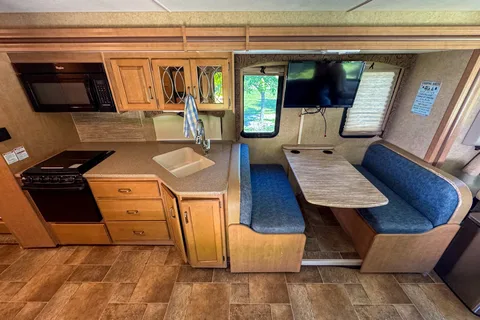 2015 Thor Motor Coach Hurricane Class A - Our Family Roadtrip & Party Bus!