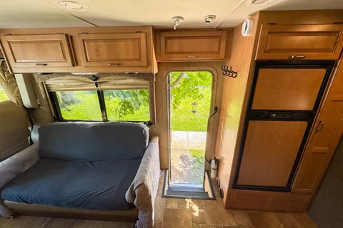 2015 Thor Motor Coach Hurricane Class A - Our Family Roadtrip & Party Bus!