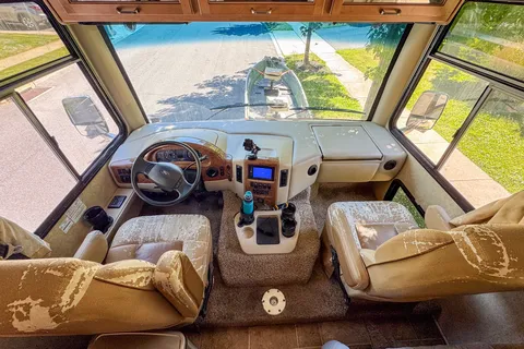 2015 Thor Motor Coach Hurricane Class A - Our Family Roadtrip & Party Bus!
