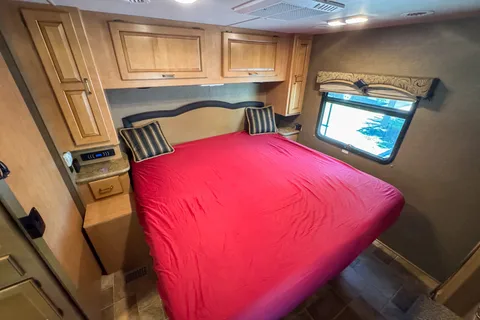 2015 Thor Motor Coach Hurricane Class A - Our Family Roadtrip & Party Bus!