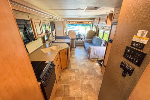 2015 Thor Motor Coach Hurricane Class A - Our Family Roadtrip & Party Bus!