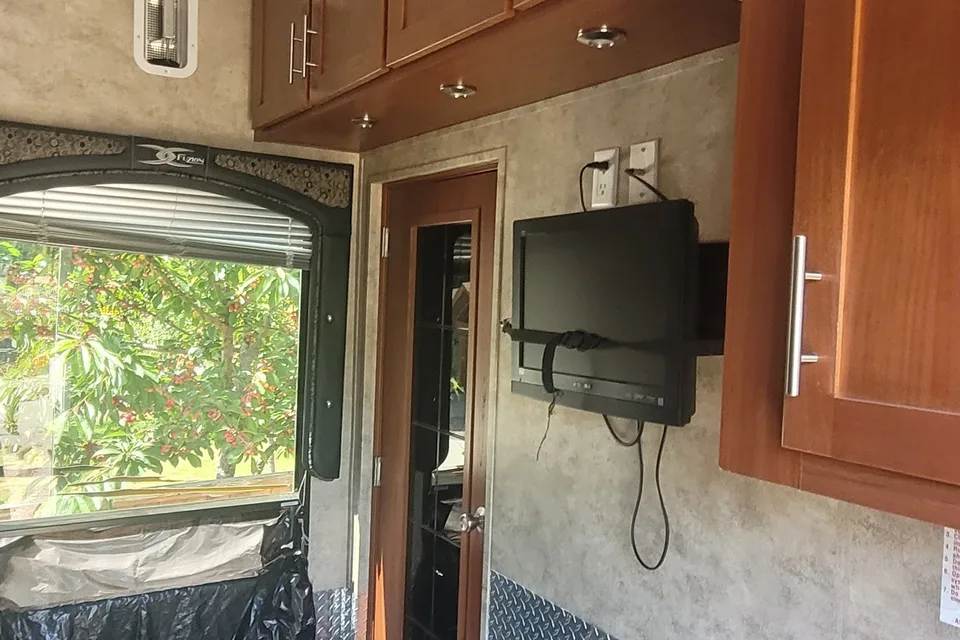 Daniel's Fusion 5th wheel big rig toy hauler Fifth Wheel