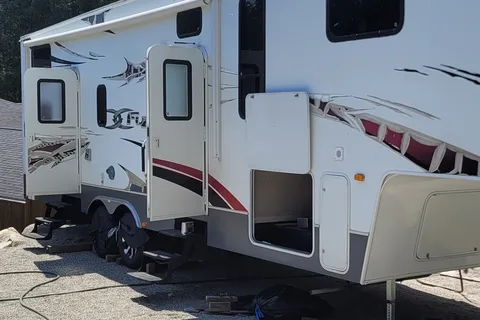 Daniel's Fusion 5th wheel big rig toy hauler Fifth Wheel