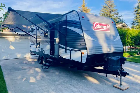 Dustin's Coleman Lantern Travel Trailer