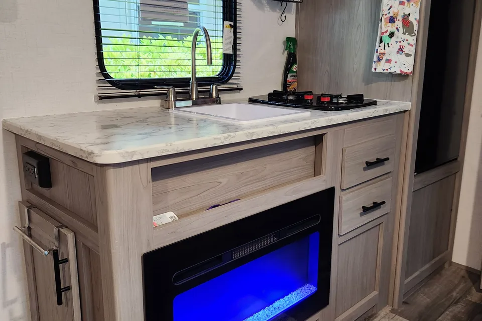 Memory Maker (Coleman Lantern LT 17B Travel Trailer