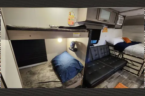 Memory Maker (Coleman Lantern LT 17B Travel Trailer
