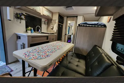 Memory Maker (Coleman Lantern LT 17B Travel Trailer