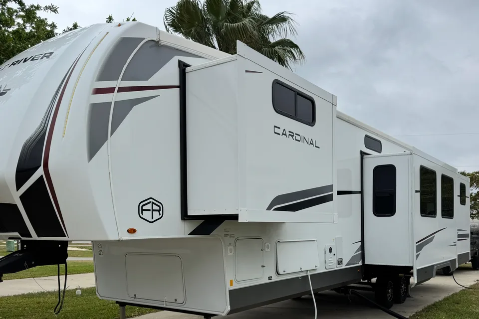 2026 New Luxury Camper (Delivery Only)