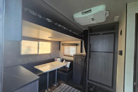 Chris 's Genesis Supreme RV Overnighter Toy Hauler