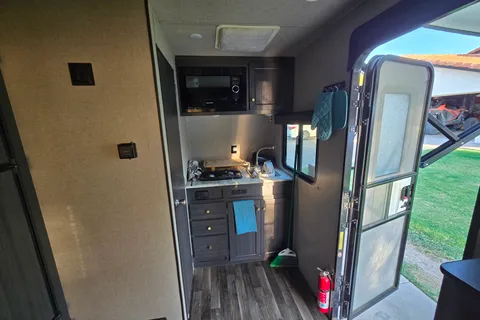 Chris 's Genesis Supreme RV Overnighter Toy Hauler