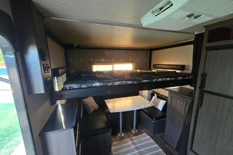 Chris 's Genesis Supreme RV Overnighter Toy Hauler