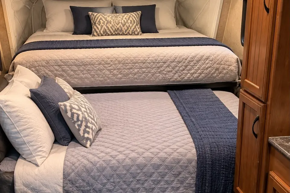 Nomad Soul 1 Jayco jay feather Hybrid