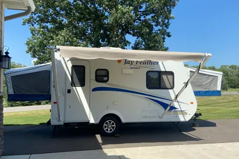 Tammy's Jayco Jayfeather sport Hybrid