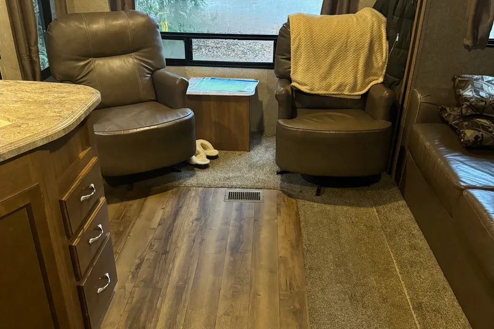 Chuck's Coachmen Catalina Travel Trailer