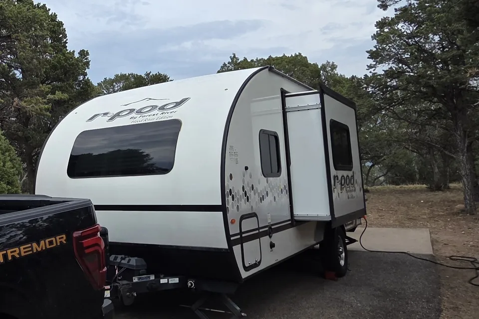 Rosie the R-Pod | Sleeps 5 | Pet Friendly | Delivery/Setup Available