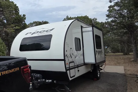 Rosie the R-Pod | Sleeps 5 | Pet Friendly | Delivery/Setup Available