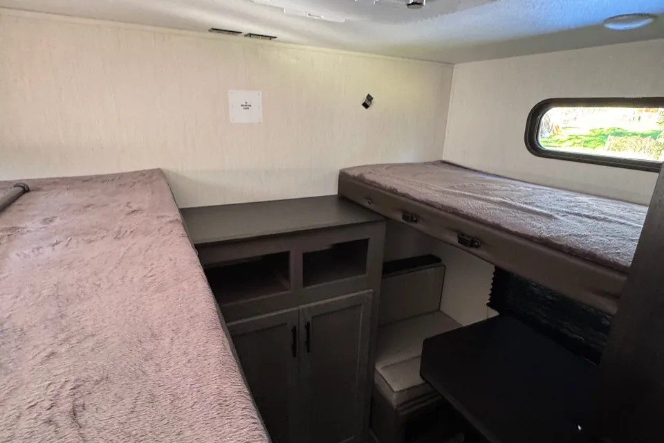 Forest River Alpha wolf 280QBS-L Travel Trailer