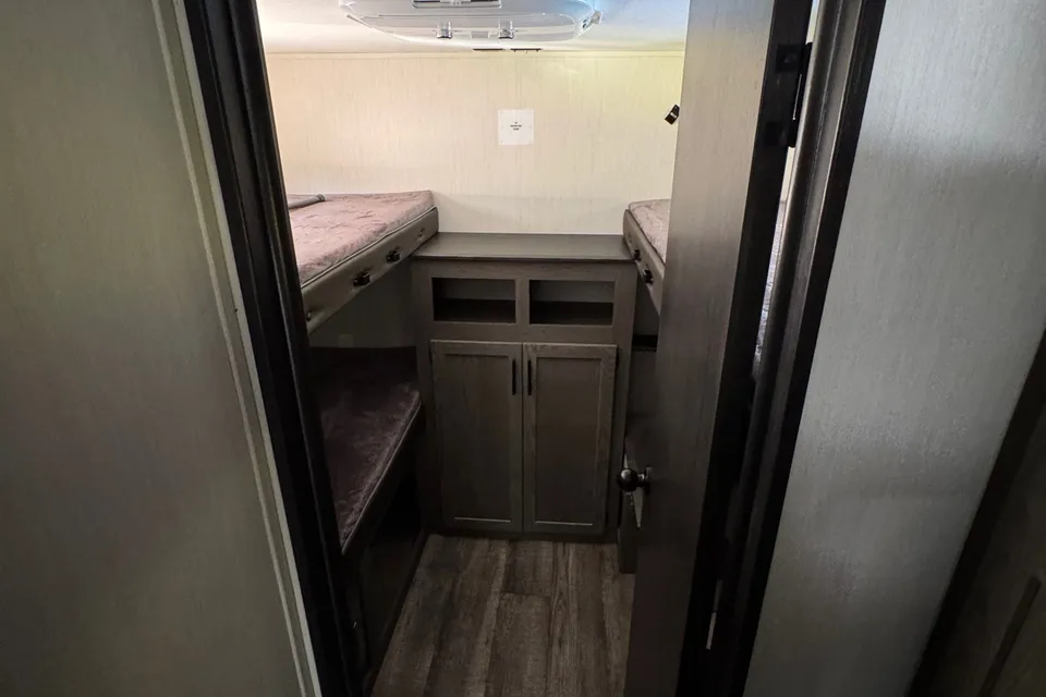 Forest River Alpha wolf 280QBS-L Travel Trailer